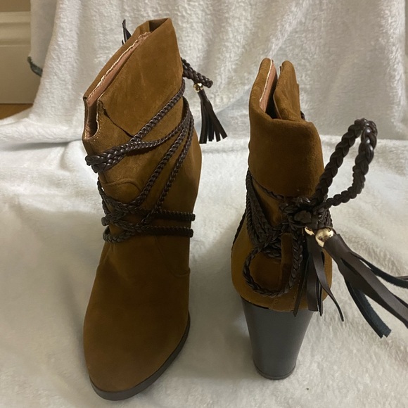 Rust colored bootie for Fall season. - Picture 3 of 4